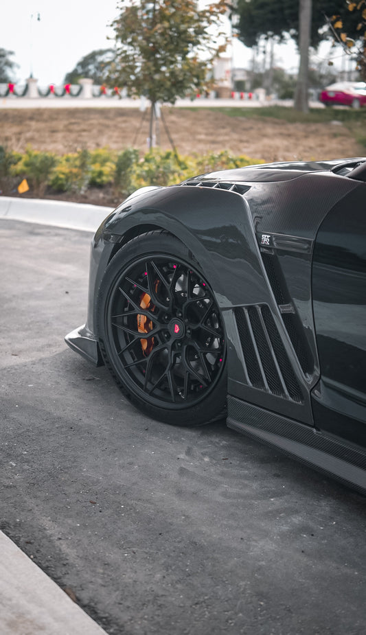 Nissan GTR Nismo T-Spec Black Edition Track Eidtion Premium Pure 2008 2009 2010 2011 2012 2013 2014 2015 2016 2017 2018 2019 2020 2021 2022 2023 with Aftermarket Parts - Vented Front Fenders Pre-preg Carbon Fiber / FRP from& CMST Tuning