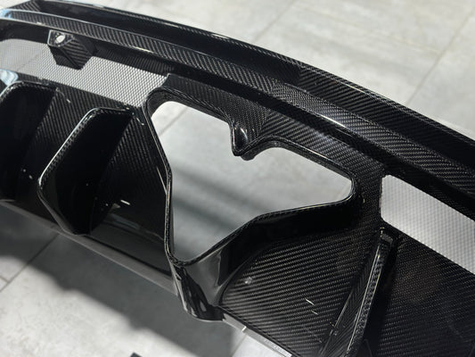 Lamborghini Urus 2019 2020 2021 2022 with Aftermarket Parts - M Style Rear Bumper & Diffuser Carbon Fiber from Aero Republic