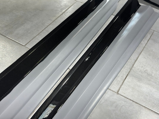 Lamborghini Urus 2019 2020 2021 2022 with Aftermarket Parts - M Style Side Skirts Carbon Fiber from Aero Republic