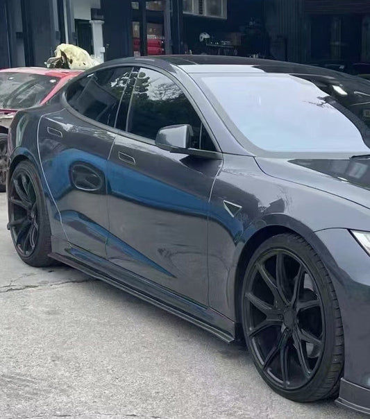 Tesla Model S 2nd Gen Late 2016-Early 2021 with Aftermarket Parts - Side Skirts Carbon Fiber from Aero Republic