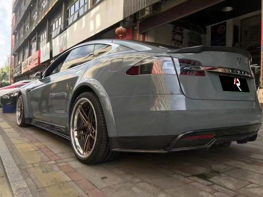 Tesla Model S 2nd Gen Late 2016-Early 2021 with Aftermarket Parts - Side Skirts Carbon Fiber from Aero Republic