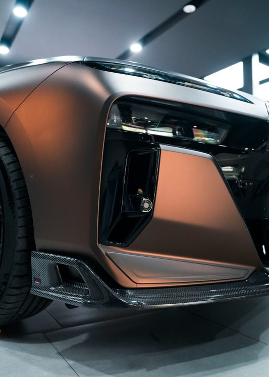 BMW i7 M70 / xDrive60 / eDrive50 G70 2023-ON & 7 Series 760i xDrive / 750e xDrive / 740i xDrive / 740i G70 2023-ON with Aftermarket Parts - AE Style Vacuumed Carbon Front Lip & side splitters from ArmorExtend