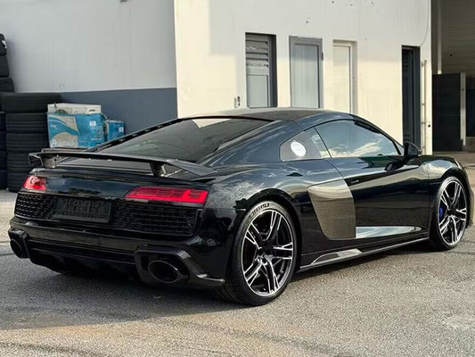Audi R8 Gen 2 Facelift 2020 2021 2022 2023 with Aftermarket Parts - Side Skirts Carbon Fiber from Aero Republic