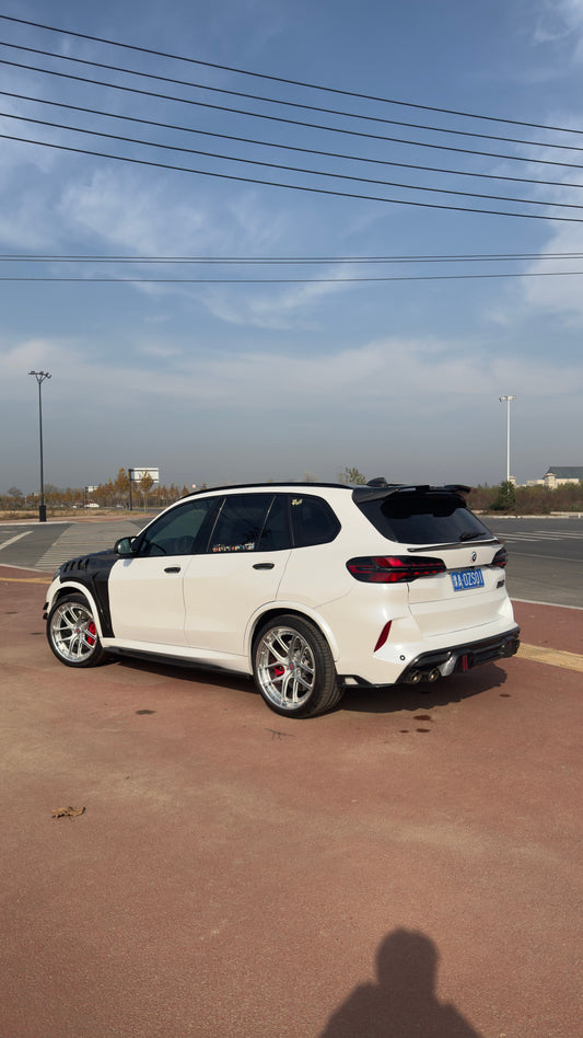 BMW X5 G05 M50i X/S Drive 40i (with M-Package) (Fits Both Pre-LCI & LCI) 2019 2020 2021 2022 2023 2024 &?X5M X5MC F95 (Fits Both Pre-LCI & LCI) 2020 2021 2022 2023 2024?with Aftermarket Parts - AE Front Fenders Pre-Preg Carbon Fiber?from ArmorExtend