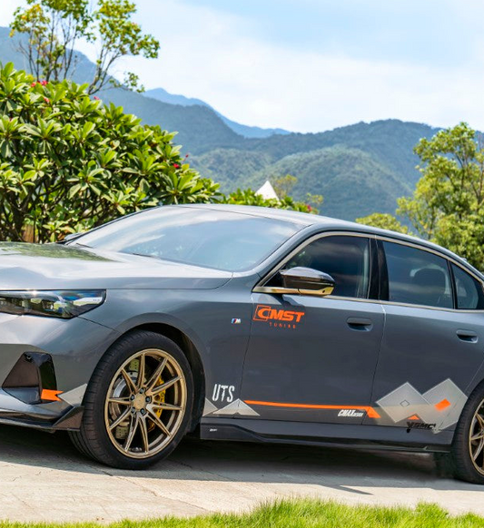 BMW 5 Series 530 540 & i5 e/x Drive40 M60 G60 G61 2024-ON with Aftermarket Parts - Side Skirts Dry Pre-preg Carbon Fiber / FRP