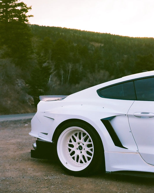 ord Mustang Ecoboost V6 GT S550.1 2015 2016 2017 & Mustang Ecoboost V6 GT March1 Bullitt S550.2 2018 2019 2020 2021 2022 2023 with Aftermarket Parts - " DAWN & DUSK " Widebody Fender Flares Wheel Arches & Side Skirts Carbon Fiber / FRP from Robot Craftsman