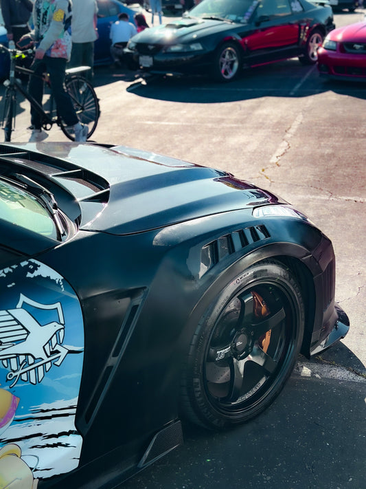 Nissan GTR Nismo T-Spec Black Edition Track Edition Premium Pure 2008 2009 2010 2011 2012 2013 2014 2015 2016 2017 2018 2019 2020 2021 2022 2023 2024 (slightly wider than stock, designed to be compatible with ROBOT CRAFTSMAN front bumper) with Aftermarket Parts - "Godzilla" Narrow Body Rear Front Fenders Carbon Fiber / FRP from Robot Craftsman