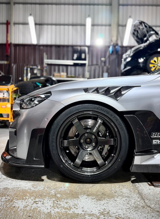 BMW M2 / M2C G87 2023-ON with Aftermarket Parts - Front Fenders Pre-preg Carbon Fiber from TAKD Carbon