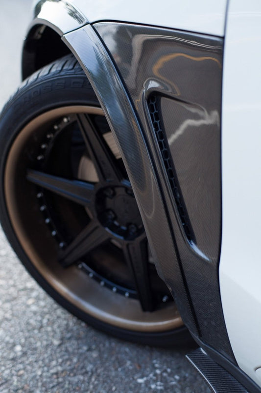 Porsche Macan 95B.1 Base/S/GTS/Sport Edition/Turbo 2015-2018 & Macan 95B.2 Base/S/GTS/Turbo 2019-2021 with Aftermarket Parts - Carbon Fiber & FRP Front Fenders from CMST Tuning