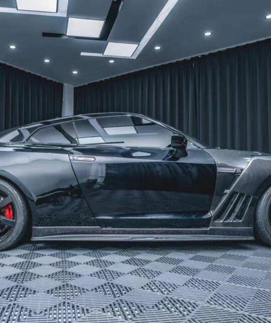 Nissan GTR Nismo T-Spec Black Edition Track Eidtion Premium Pure 2008-2024 with Aftermarket Parts - Stage 2 Style Side Skirts Carbon Fiber / FRP from CMST Tuning