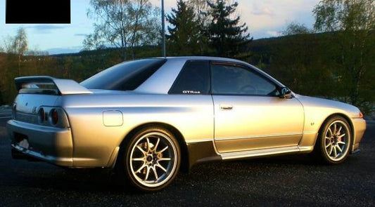 Nissan R32 Skyline GTR 1989 1990 1991 1992 1993 1994 with Aftermarket Parts - Eastbear Style Side Skirt Carbon Fiber / FRP from EPR USA