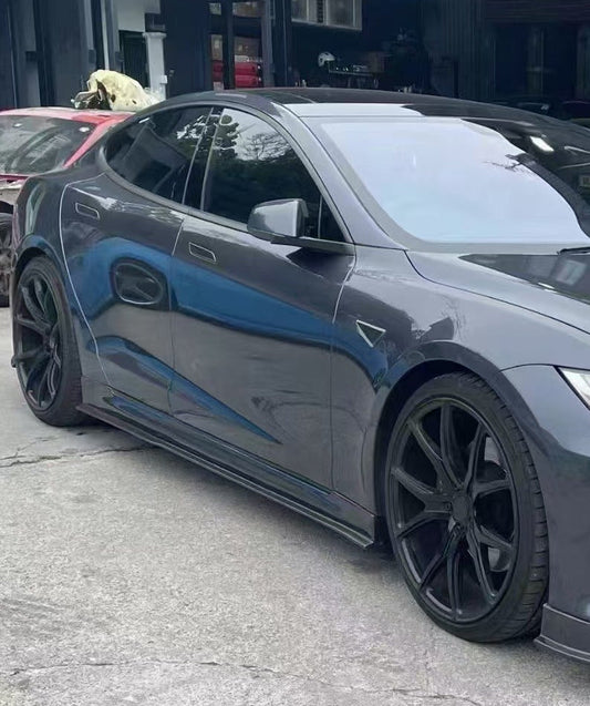 Tesla Model S 2nd Gen Late 2016-Early 2021 with Aftermarket Parts - Side Skirts Carbon Fiber from Aero Republic