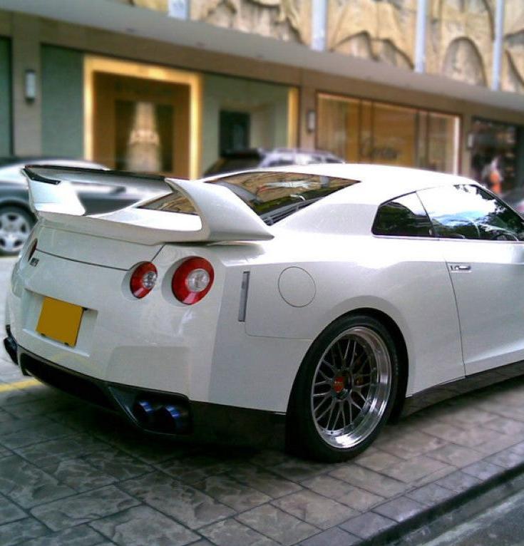 Nissan GTR GTR R35 CBA DBA EBA 2008 2009 2010 2011 2012 2013 2014 2015 2016 2017 2018 2019 2020 2021 2022 2023 2024 with Aftermarket Parts - AM Style Rear Spoiler Carbon Fiber / FRP from EPR USA