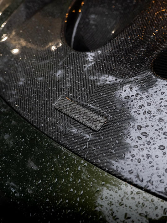 McLaren 570GT 2017 2018 2019 & 540C 570S 2016 2017 2018 2019 2020 & 600LT 2019 2020 & 620R 2021 & 675LT 650S 2015 2016 & 720S 2018 2019 2020 2021 2022 2023 & 750S 2024-ON & 765LT 2021 2022 & Artura 2023-ON & Elva 2021 & GT 2020 2021 2022 2023 & GTS 2025-ON & MP4-12C 2012 2013 2014 & P1 2013 2014 2015 & Senna 2019 2020 with Aftermarket Parts - Emblem Badge Carbon Fiber