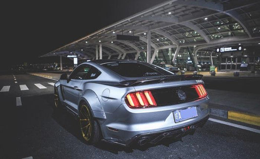 Carbon fiber diffuser for Mustang