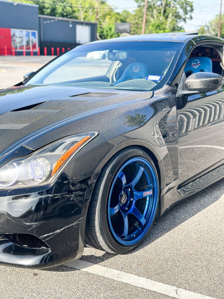Carbon Fiber Front Fenders For Infiniti G37 2-Door (2008-2013) – Vented, No Light Hole, Bolt-On, Pair